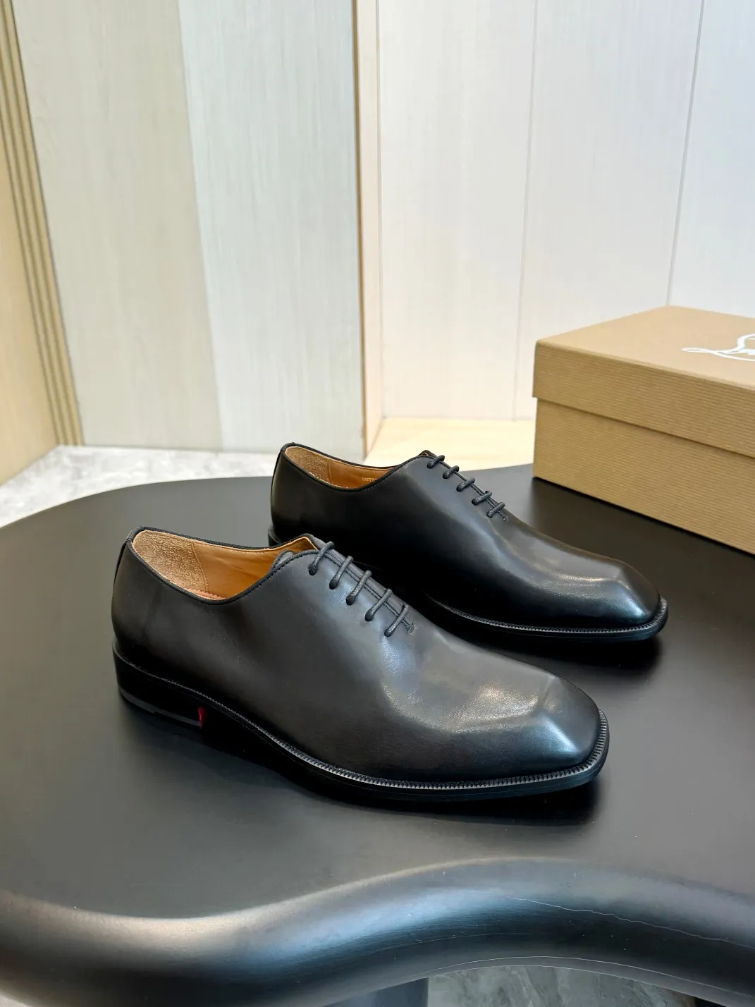 [CL red-soled shoes] Top P: 1020💰 Size 39-44 (⚠️38.45.46 custom-made, non-refundable and non-exchangeable) 🆑High-end men’s business formal leather shoes, original and genuine top-quality goods ••✅💯 Top-quality original order purchasing agent! Original imported patterned cowhide ➕Imported cowhide lining ➕Cowhide feet ➕Original leather outsole~🉑️Feel free to compare the authentic ones!